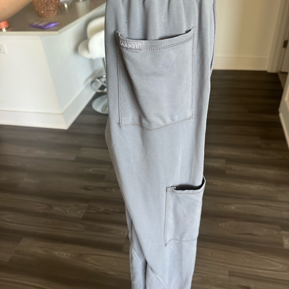 Jaanuu grey scrub bottoms XXS tall